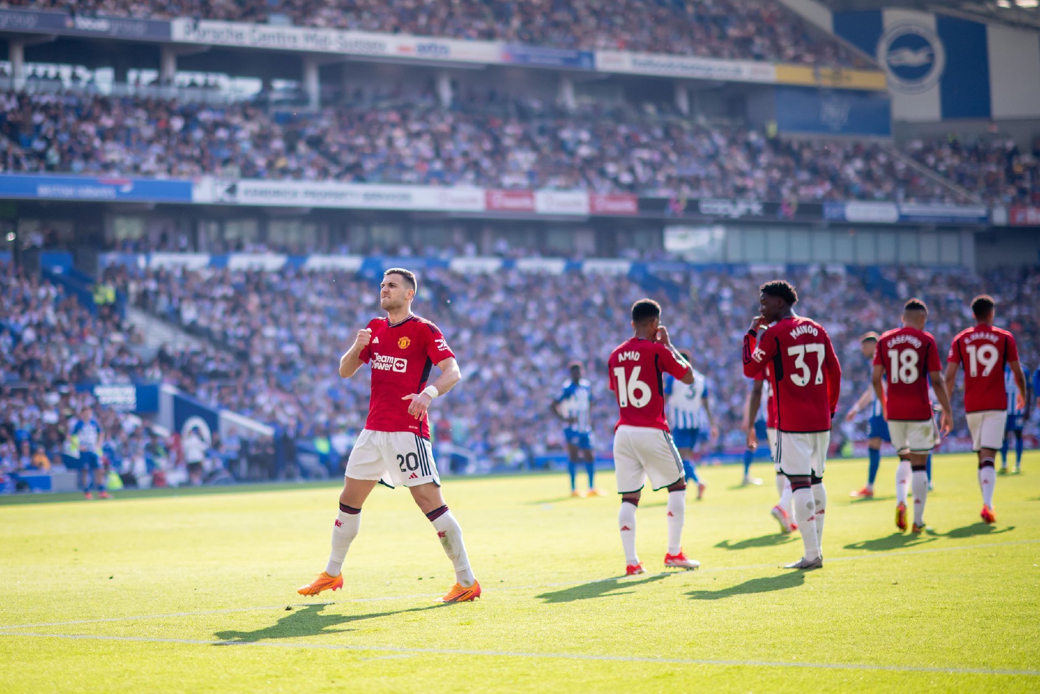 帅气吸引了 帅气吸引了